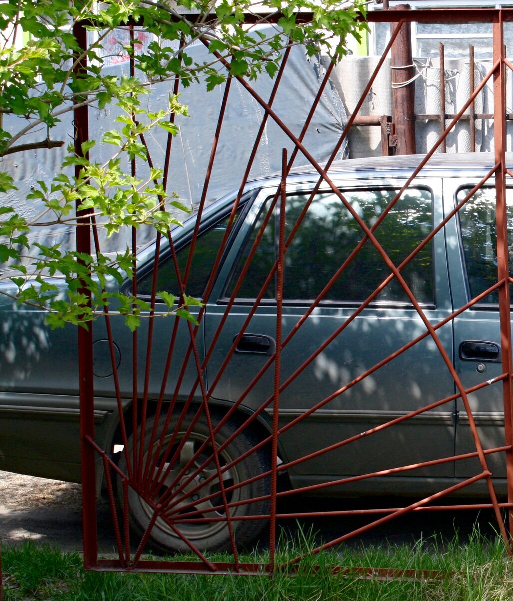 Таков был забор.