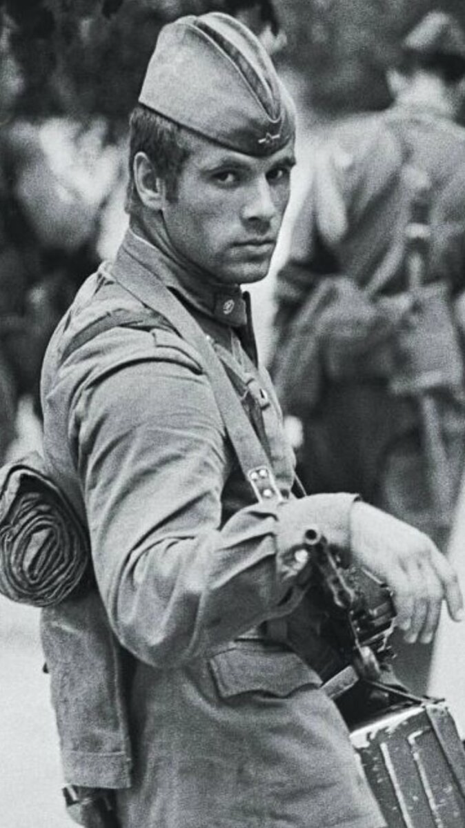 Солдат в 100 лет. Советский солдат. Военные фотографии.