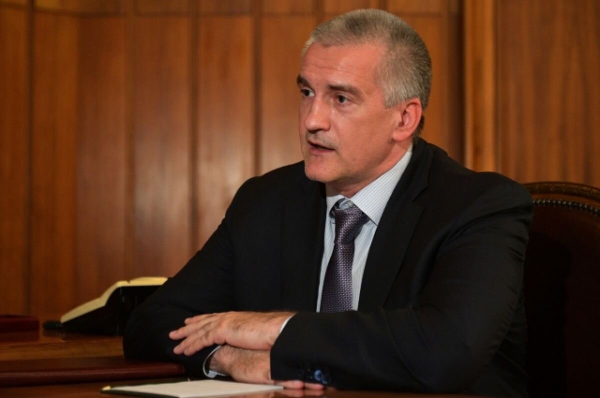    Аксенов заявил, что ждет от Зеленского призыва «решить русский вопрос»