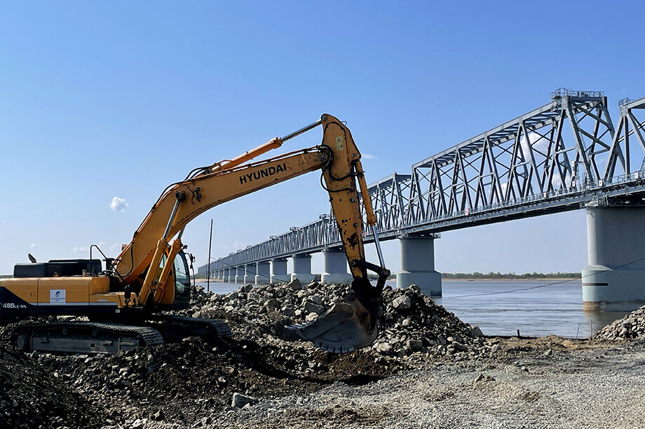 Наиболее успешным оказался бизнес, занятый строительством инженерных сооружений. Фото: Александр Музыка/ТАСС