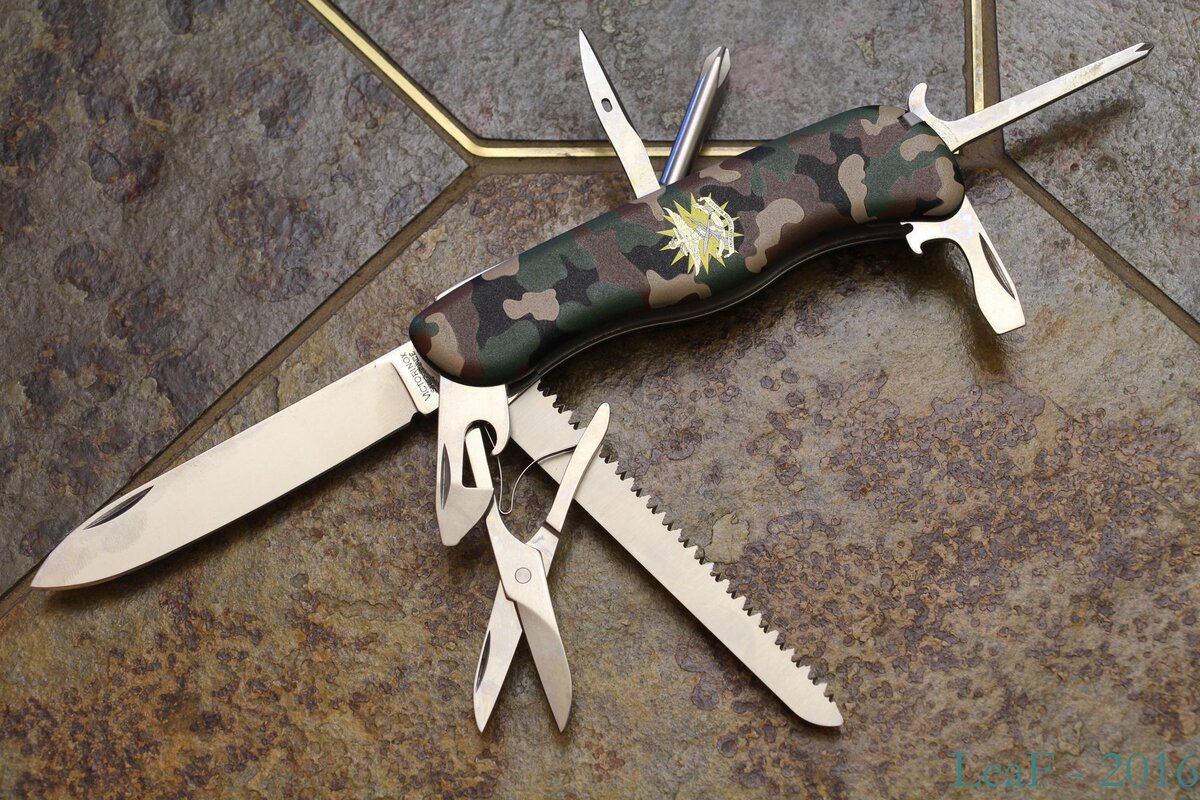 Victorinox Outrider для армии Малайзии