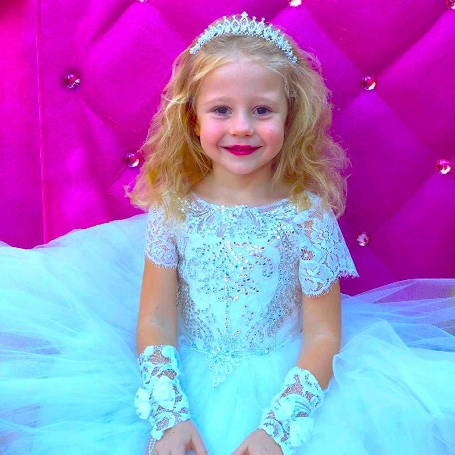 Youtube девочка ее. Настя лайк радзинская 2020. Анастасия радзинская блоггер. Лайк настя 2022. Youtube девочка ее.