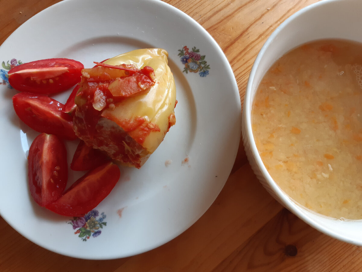 у кого-то -гороховый суп и фаршированный перец