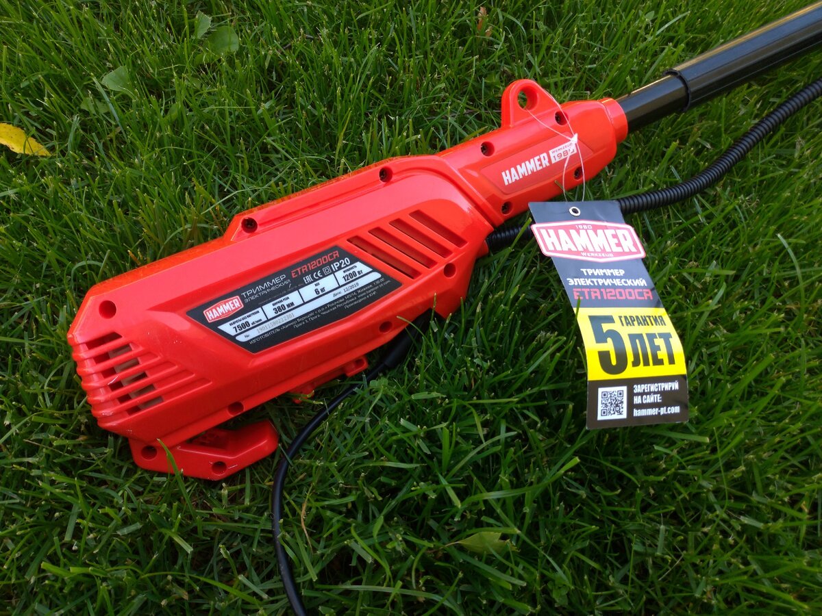 Мощность 1200 Вт, вес 6 кг.