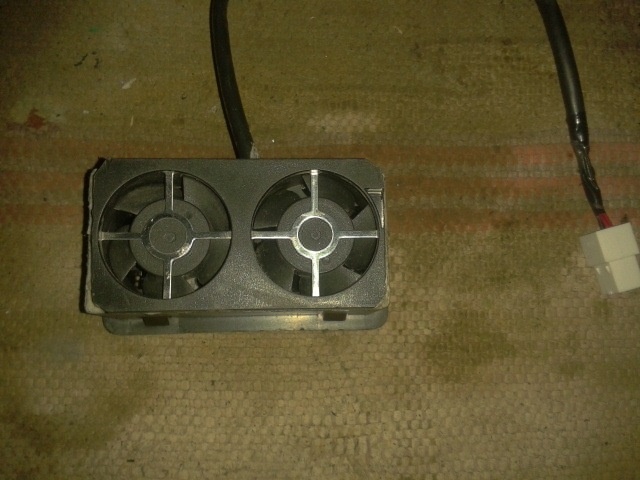 Вентиляторы от компа оставались от охлаждения жесткого диска, в магазине 48 руб стоят, 12 вольт.