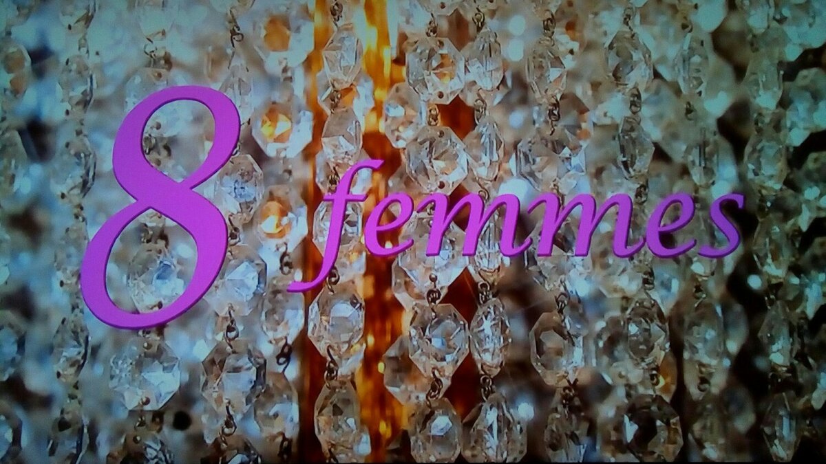                                                                       8 femmes (8 женщин) 