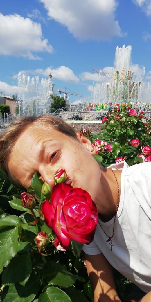 Вырастить бы розу под носом. И нюхать бесконечно!