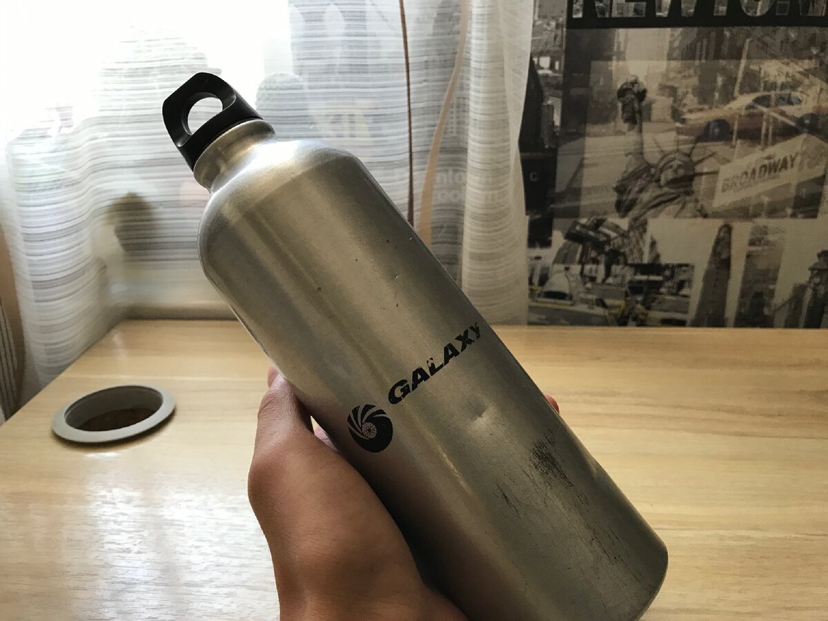 Моя, временем проверенная велосипедная фляга, объёмом 800 миллилитров.