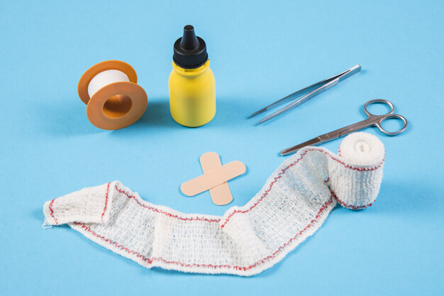 Первая помощь при ранениях, ранах, порезах, ссадинах.