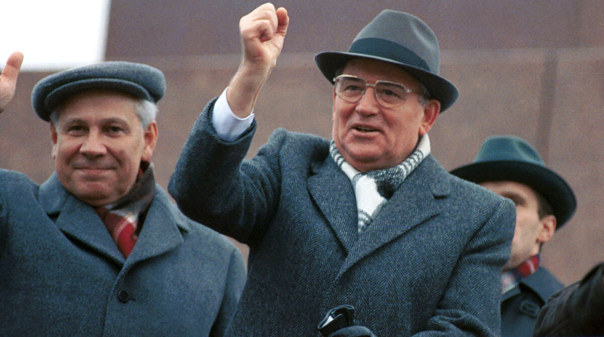 Михаил Горбачев – один-единственный президент Страны Советов. Он получил высшее звание того, кто развалил некогда великое государство рабочих и крестьян.