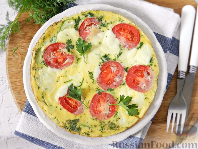 кабачки, помидоры, сыр сулугуни, яйца, молоко, зелень укропа, зелень петрушки, соль, перец молотый, масло растительное