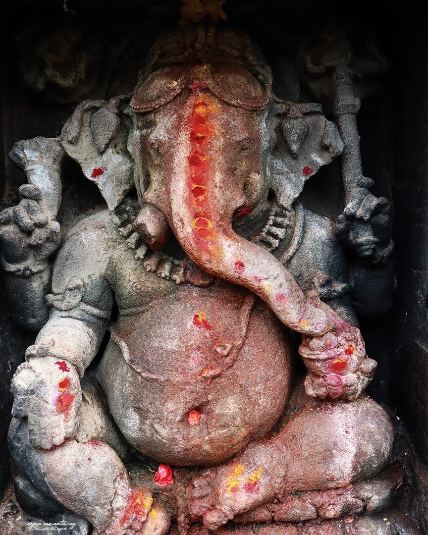 Монолит… Винклиль… ВАШАК КИБ - корень в Мундо…
УЗРИ -
В своей ладони то самое Золотое Семя - Семя Волшебной и Счастливой судьбы….
Твои Острова Реальности....
Великой Октавы Ряд…
Взаимодействие - Нечетное и Четное - Оба откликаются….
Гексаграмма Тридцать Один. СЯНЬ.
Реальность носит не физический и не логический, а психический характер, как осознанная аннигиляция и того, и другого. Это Чистое Осознание Взаимосвязи физического и логического.

25.07. 20 ДЕНЬ ВНЕ ВРЕМЕНИ. Магнитное ЗЕРКАЛО (Нептун), ХУН ЭЦНАБ
Божественная Октава - нота «ЛЯ #» - Сапфировые (Плазменные) Врата. 
Соединение Шестого – Седьмого - Восьмого измерений. АБСОЛЮТОВЕРС.
Внутренние Программы – Хроматика Мудрости 64. Кодон 64 – «ГОТОВНОСТЬ». Руна 64 - «Галактическая Октава Объединяет Измерения».
Внешнее Проявление – Кодон 1 – СОЗИДАТЕЛЬНЫЙ ГЕНЕЗИС. «ВРЕМЯ ПОРОЖДАЕТ ДРЕВО».

Оракул Пятой Силы Триста шестьдесят пятого Дня Года Магнитного Волшебника – Мудреца ИШ (Мальдек)
(Обращаю Ваше внимание на Гармонию Дыхания проявленного... – Оракул представляет взаимодействие Пяти Сил, отношения которых, определяются цветом и кодовым числом печати Кина для установления широкой перспективы исследования потенциала проявляемого Времени):
- АКАШАГАРБХА символизирует бескрайний океан учения Дхармы...В одной руке он держит все возможные виды драгоценностей, а в другой легендарный камень Чинтамани...
Символизирующий чистоту помыслов Бодхисаттвы и его свободу от клеше…

Рассмотрим Оракул Дня Вне Времени –
ЦЕНТР – Кин  Дня 118, Белое Магнитное Зеркало, ХУН ЭЦНАБ – Солнечный Выход Нептуна
ВОСТОК – АНАЛОГ- поддерживающая и питающая сила, планетарный партнер -  Кин 1, Красный Магнитный Дракон, ХУН ИМИШЬ – Галактический Вдох Нептуна
СЕВЕР – ВЕДУЩИЙ -  Пятая результирующая Сила, дарующая обертон и движение – Кин 118, Белое Магнитное Зеркало, ХУН ЭЦНАБ – Солнечный Выход Нептуна
ЗАПАД – АНТИПОД - Сила вызова и испытания, балансирующая Сила – Кин 248, Жёлтая Магнитная Звезда, ХУН ЛАМАТ – Галактический Вдох Венеры
ЮГ – ОККУЛЬТНЫЙ - скрытая Сила - незримая духовная поддержка – Кин 143, Синяя Космическая Ночь, ОШЛАХУН АБКАЛЬ – Тринадцатая Ступень Волны Синей Обезьяны ЧУЭН – Солнечный Выдох Венеры…

Синергия - Суммарный Кин Дня Вне Времени – Кин 108, Жёлтая Самосущная Звезда (Венера), КАН ЛАМАТ – Четвёртый Тон Творения Волны Красного Змея ЧИК ЧАН – Галактический Вдох Мальдека….
Архитип Звезды ЛАМАТ – Хужожник/Артист, Хранитель Красоты и Звёздный Певчий…Число Сто восемь – Знак возвращения и передачи Мысли Галактических Майя чрез Материнское Женское Начало…

Воссоединение с аспектами вашей жизни, раскроет глаза по-новому, показывая аспекты природы, которые раньше не видели, не воспринимали так, как они на самом деле предназначались…

В Обертоне Человеческой Волны - Поверь в своё истинное, чистое, внутреннее руководство, и бесстрашно неси в жизнь то, что ты считаешь правильным. Высший уровень Галактического достоинства и зрелости и чести – это инструмент Свободной Воли…
Индивидуальный набор небесных гармоник основан на телепатических исследованиях времени. Их отправная точка — Дата рождения, определяющая индивидуальную пространственную точку и присущий ей набор время - векторных потенциальностей.
Сосредоточенными на Истинном понимание себя: на том, что действительно хочется, на том, о чём действительно мечтается, на том, что действительно необходимо, ибо это и есть единственно возможный путь привести себя в равновесие, в гармонию...
Время устроено как многогранная, многослойная и бесконечно многомерная постоянно развивающаяся Сферическая спираль, на которой как на Дереве поспевают плоды Новых циклов, в которых запечатлены Творческие Идеи Созидательного Источника…

Шестой Лунный день - Символы: Облака, Журавль, Священная вещая птица Ивик. Журавль,  как символ пассивного женского Начала. Шесть — это число Венеры, Богини Любви. Журавль не случайно выбран символом этого дня: считается, что 6-е лунные сутки связаны как со стихией воды, так и со стихией воздуха. События данного периода спокойны, как плавное течение воды, и легки как воздух. Шестой лунный день можно считать в каком-то смысле адаптационным после изменений, произошедших накануне. Он дает человеку возможность постепенно свыкнуться с собой обновленным, почувствовать себя в новой «шкуре»
ШУКЛА ШАШТХИ… Его природа описывается как Яша Прада, т.е. "приносящая славу",этот Титхи курирует Картикея - Бог боевой доблести. В этот день благоприятно проводить коронации, фестивали и празднества, заводить новые знакомства. Шукла Шашти является Нанда Титхи, что переводится как "процветание", "счастье", "добро". Из планет этим лунным днём управляет Шукра (Венера). 
МАХАВАДРЖЕШВАРИ НИТЬЯ… В Тантрараджа Тантре она описывается как четырехрукая, с тремя глазами, одетая в красное, носящая красные драгоценные камни и усыпана красными цветами, носящая корону из рубинов. Она восседает на троне на золотой лодке, которая плывет в океане крови; она держит аркан, стрекало, лук из сахарного тростника и цветочные стрелы. Она окружена полчищами Шакти, которые похожи на нее; она покачивается с благосклонной улыбкой.
Тринадцатая Накшатра ХАСТА – (Машаха, Дзюи, ТорокиБоши ).
Махабхарата: Хаста или белая, или красная с головой буйвола. Она ездит на лошади и носит четки и молнию. Она дарует процветание.
Теософия: баланс растительного и животного, смерть и возрождение, возникает борьба за существование, естественный отбор.
Савитар - солярное божество, разъезжает на колеснице, запряженной конями, по небу или между небом и землей, восходит на неземные высоты, пробуждает по утрам весь мир и богов, приводит ночь и ночной покой, предшествует дню и ночи, членит время. Он торопит солнце, которое ему подчиняется. Савитар изображается полностью золотым. Его называют "господин мира", он приводит землю в покой, укрепляет и удерживает небо, охватывает тройное воздушное и небесное пространство, приводит в движение три неба, три земли. Он широкорукий и дающий свет, бог счастья, дающий силу и долгую жизнь. Он назначает срок жизни. Савитар - мудрейший из мудрейших, он знает источник океана, возбуждает мысли, может принимать все формы. Его представляют в образе восходящего и заходящего солнца. Есть точка зрения, что изначально Он был персонификацией абстрактного принципа стимулирования.

Седьмой День Пятого Солнечного Месяца - Седьмой солнечный день посвящен одному из Амеша–Спента – дарителю бессмертия – Амертату. Он является братом–близнецом Ангела предыдущего дня Хаурвата. Победа над смертью, обретение жизни вечной – это то, чему посвящали себя лучшие представители человечества. Идея торжества человеческого духа над бренной плотью настолько волновала зороастрийцев, что даже нашла отражение в религии в виде одного из определяющих космических принципов. "Амертат" на языке Авесты означает "бессмертие". Он покровительствует стихии Растений, с ним связано представление о Великом Мировом Древе – "Древе всех семян" – Хаоме. Амертат первым истолок древо Хаомы, сок которого стал напитком бессмертия, дарующим сверхъестественные способности и побеждающим смерть. Авестийская Хаома близка индийской Соме, или, как ее еще называли, Амрите, а также греческой Амброзии. Это та самая Живая Вода из русских сказок, употребление которой возрождает к жизни даже мертвые ткани. Амертат и Хаурват воплощают собой мистерию близнечного мифа, они гармонично дополняют друг друга. Подобно тому, как бессмертный дух неразрывно связан с бренным физическим телом, так и бессмертный Амертат связан со своим смертным братом Хаурватом. Амертат тоже назван судьей.  
Пятый солнечный месяц посвящается Бессмертным Духовным Творениям. Плоды творчества - это бессмертие, дарованное Богом нашим предкам и переданное нам как божественный огонь жизни, который необходимо передавать своим потомкам. Этот месяц помогает осознать свою ответственность перед детьми, воспитывая их в любви и способствуя раскрытию их творческого дара. Люди, которые родились в это время, одарены большим потенциалом творческого огня, который нельзя растрачивать попусту.

… Мы – дерева, из капли вышли.
Есть корни, ствол, листы, соцветья
В нас отпечатаны созвездья,
И с нами звёзды говорят,
И капли на листах дрожат….
(«Когда я каплею была». Л.Гуляева)

 Что за Чудо из Чудес –
День вроде есть, а Времени нет?
Или может наоборот,
Время в  День этот останавливает отсчёт?

День «Независимости» от недели, месяца — от календарей и долгов. «Этот день является единственным днём в году, когда можно принимать Время напрямую.»
Это день очищения, прощения и праздника творчества, жизни и свободы.

Верьте в свои мечты!
C Новым Галактическим циклом Восхода Сириуса  и вот уже близится Новый год по календарю Нового Времени.  Календарь Нового Времени — это корреляция Галактических, Солнечных и Лунных циклов.

День Вне Времени - это лучший момент для установления Всеобщего Мира между всеми Существами.
Клату Барада Никту!
Галактическая Федерация приходит с Миром!
АП ХУН АБ КУ 137. Уровень Абсолюта

Блага Мирам!

3S