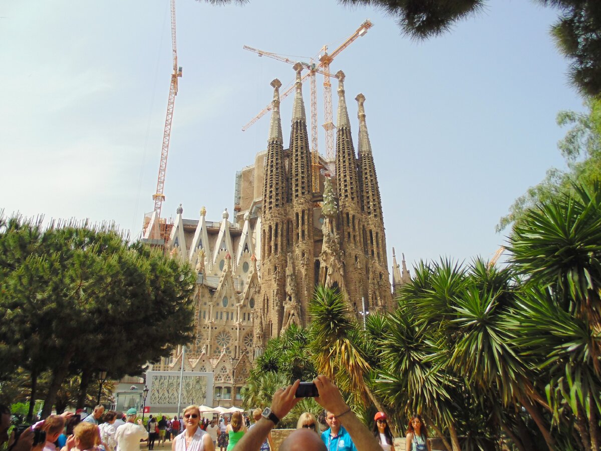  Sagrada Familia (Собор Святого Семейства) в Барселоне. Фото из личного архива.