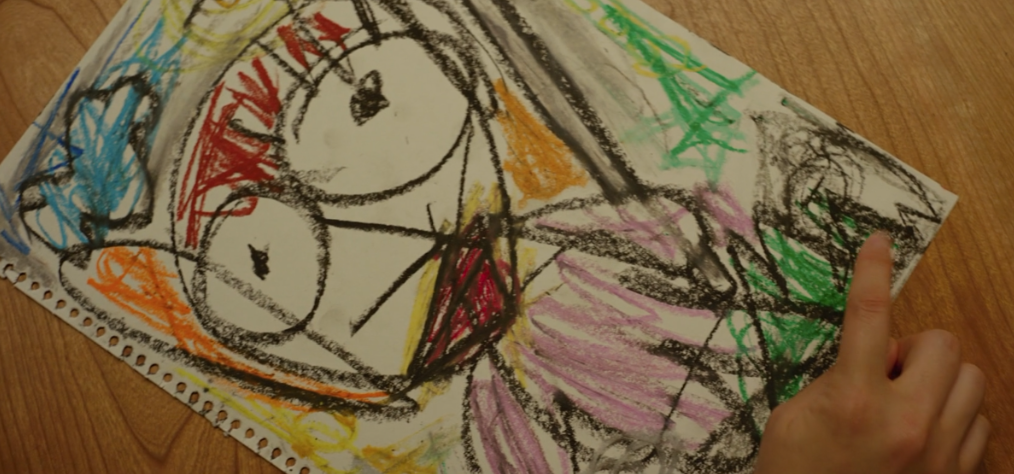 Кадр из фильма "Паразиты" Пон Чжун Хо (2019), где показан рисунок мальчика.  
Если смотрели, то знаете, что лучше не обращаться к неквалифицированным арт-терапевтам :)