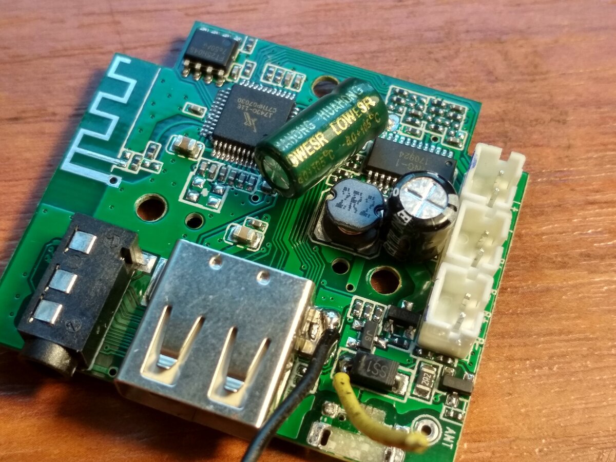 Блютуз колонки. В топку microusb, чиним так, чтобы разъем пережил ...