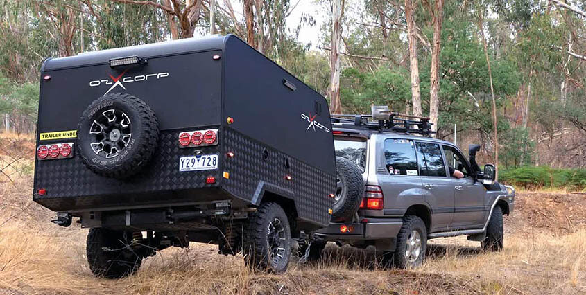 Прицеп базируется на универсальном шасси, которое может быть одно или двухосным. 