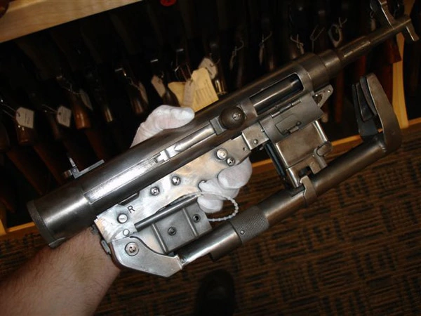 Самый складной пистолет-пулемет: Hotchkiss Universal