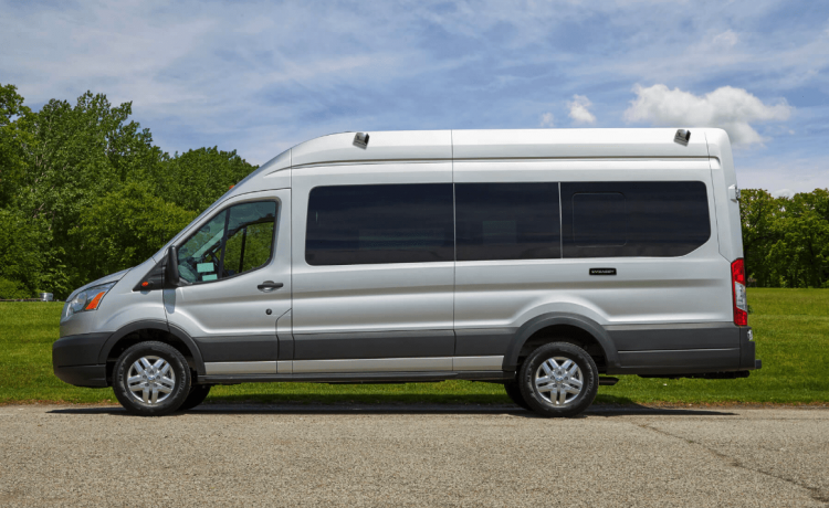 Embassy Traveler Sport на шасси Ford Transit
