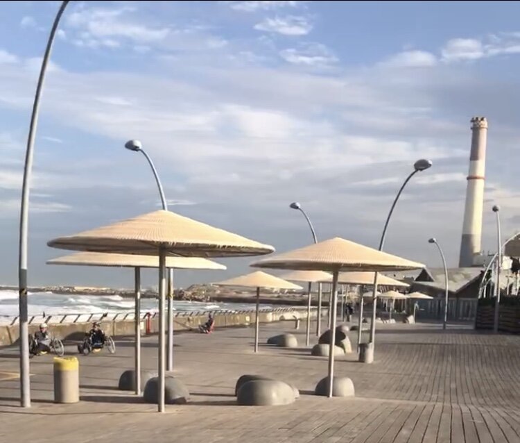 Видите справа маяк? По нему я ориентировался