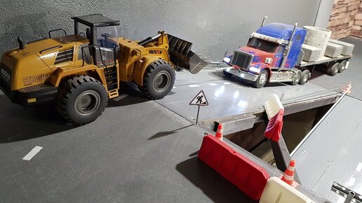 Очень тяжелый груз... Погрузчиком тянем груженый грузовик. Tamiya RC truck