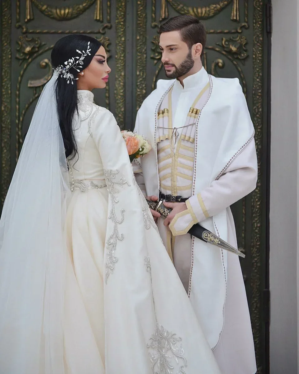 Женихи кавказа. Грузинский свадебный костюм.