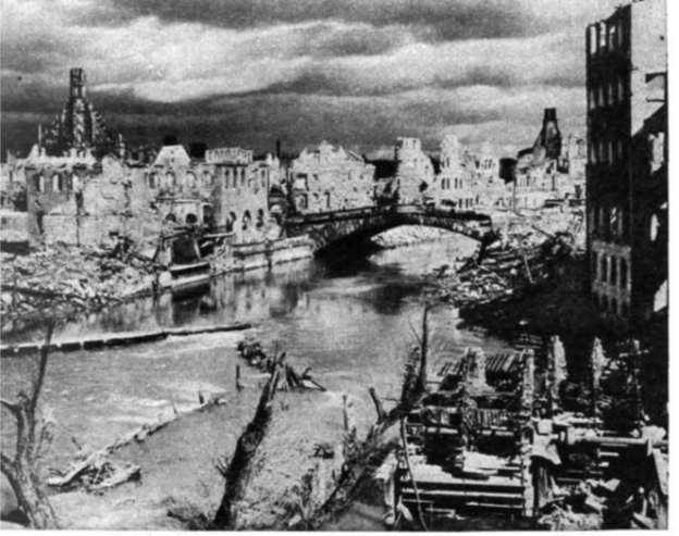 "Разбитый Нюрнберг- «город партийных съездов»"(«Огонек» № 40-1966)