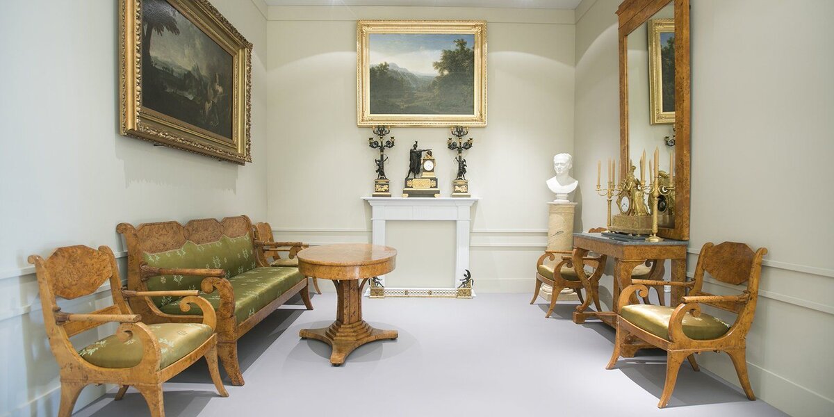 Малая гостиная с мебельным гарнитуром, сделанным по проекту В.П. Стасова. Мастерская Г. Гамбса, Санкт-Петербург. 1825 год
