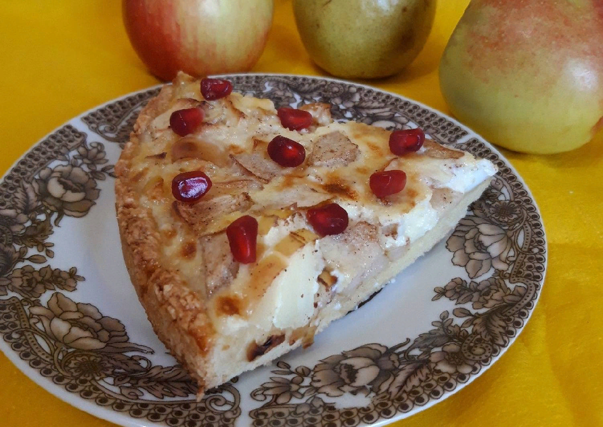 Заливной яблочный пирог. Заливной пирог с яблоками. Пирог заливные яблоки. Заливной пирог из яблок.