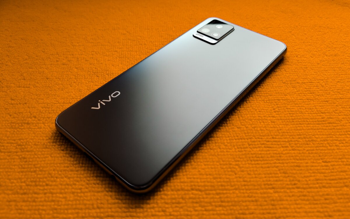 Задняя сторона Vivo V20 матовая