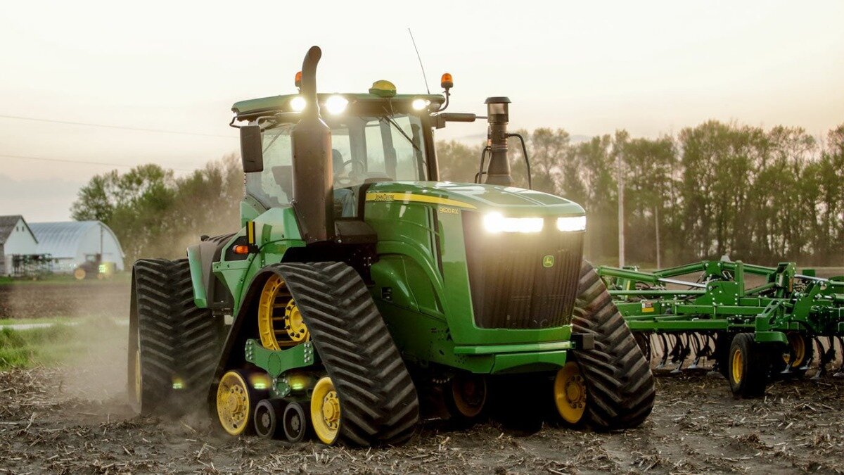Фото: Официальный сайт John Deere Трактор John Deere 9620RX с двигателем Cummins QSX 15L