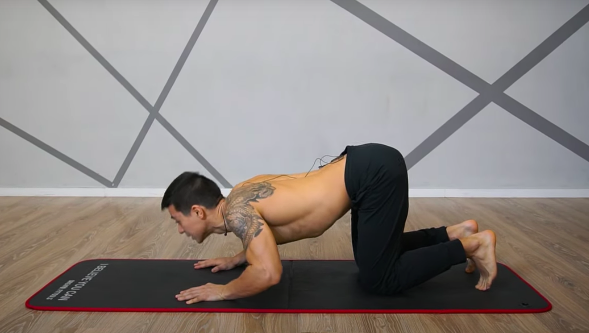 И потянем позвоночник