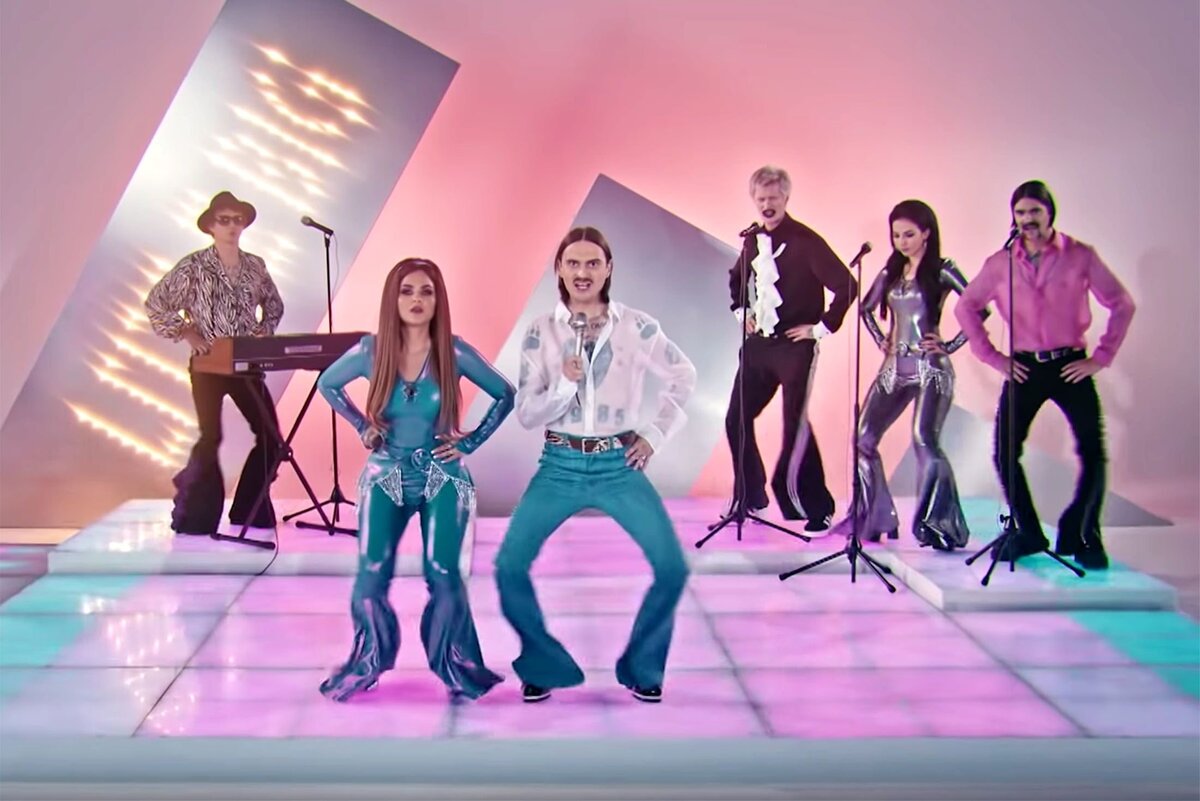 Кадры из клипа UNO