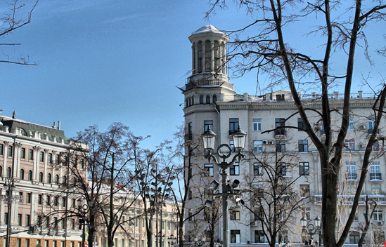 "Дом под юбкой" в наши дни...уже без юбки (фото из открытых источников)