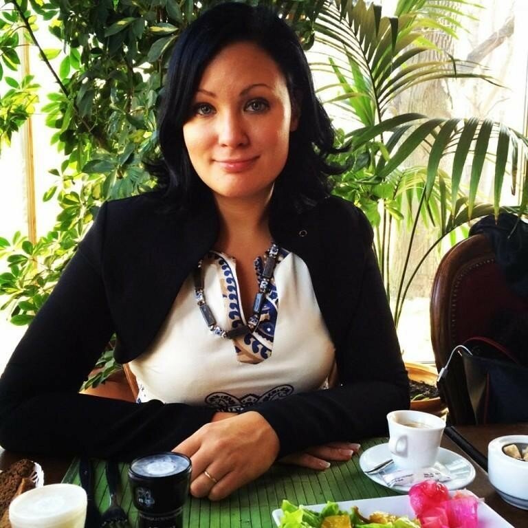 Меня зовут Екатерина Мириманова. Я эксперт по снижению веса и коррекции пищевого поведения. Автор популярной методики похудения "Минус 60"