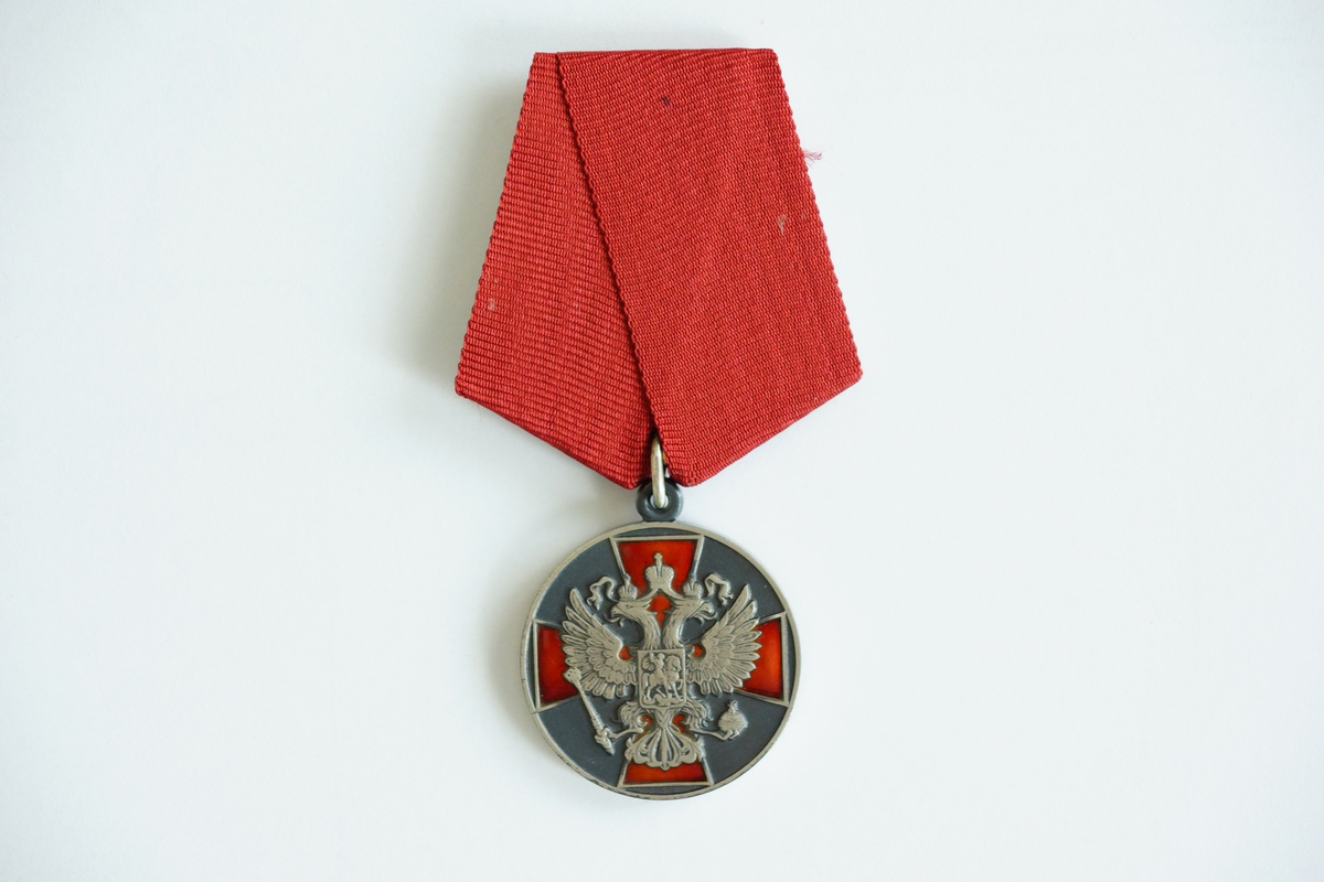 Медаль ордена за заслуги перед отечеством 1 степени с мечами фото