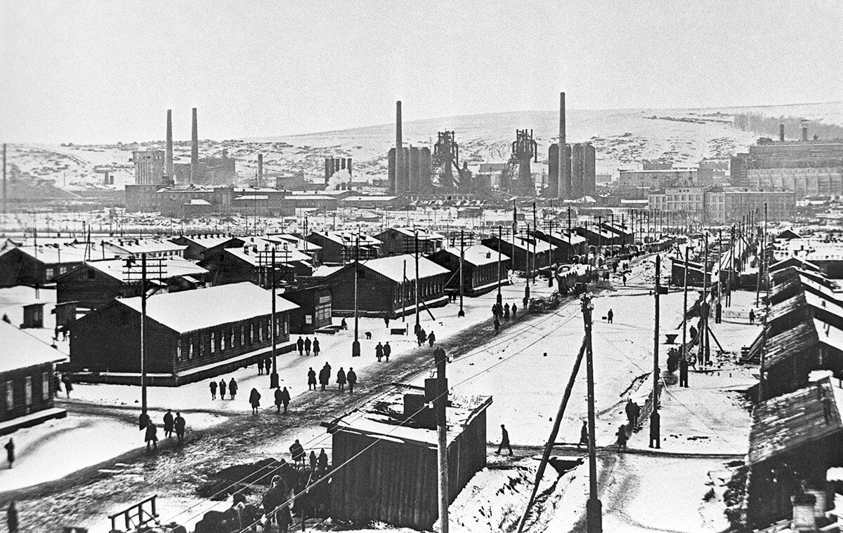 Зима 1932. Дома строителей и первых рабочих Новокузнецкого металлургического комбината. (с) ТАСС