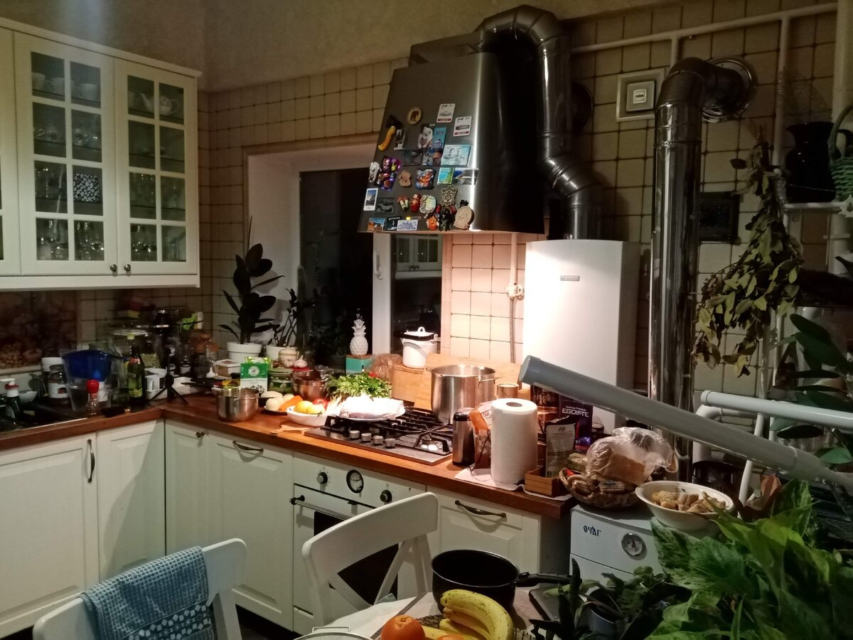 Хаотично на чужой взгляд , но мне на самом деле здесь уютно и удобно.