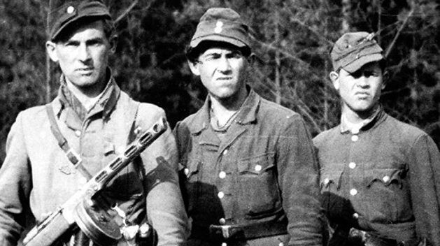 Украи́нская повстанческая а́рмия (укр. Українська повстанська армія), сокращённо УПА — подпольная украинская военная организация времён Второй мировой войны, вооружённое крыло Организации украинских националистов. Действовала с весны 1943 года на территориях, входивших в состав Генерал-губернаторства (Галиция — с конца 1943, Холмщина — с осени 1943), рейхскомиссариата Украина (Волынь — с конца марта 1943), и румынской Транснистирии (Заднестровья) (Северная Буковина — с лета 1944). Отдельные отряды также действовали и на территории восточной Украины, на Донбассе и даже на Кубани - Википедия
