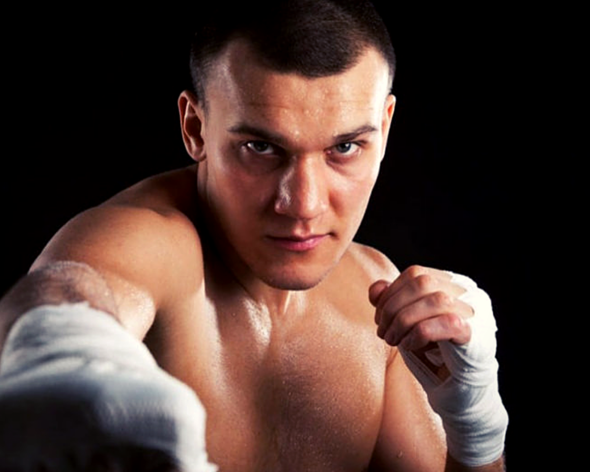 Максим Власов попытается стать девятым чемпионом мира по версии WBO из России.