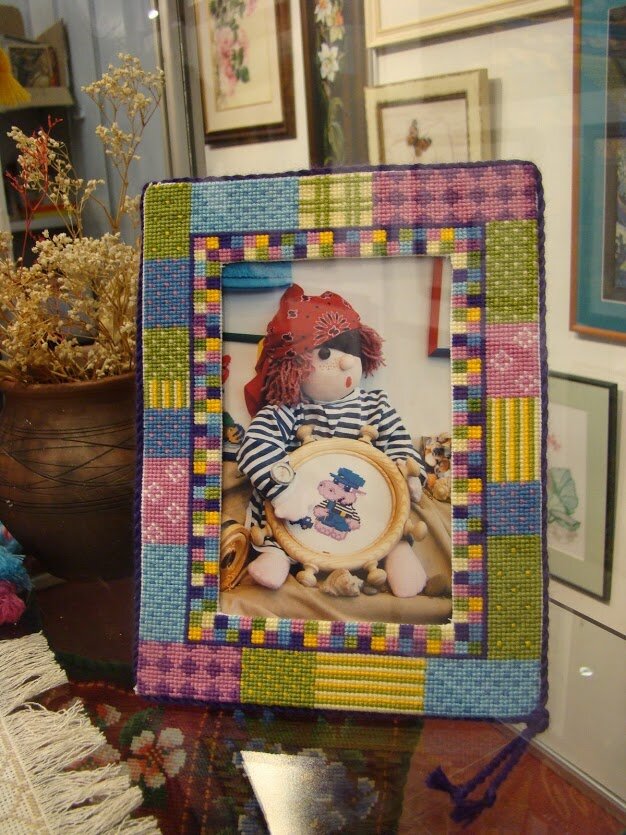 Вышивка крестом. Вышитая рамка в детскую комнату