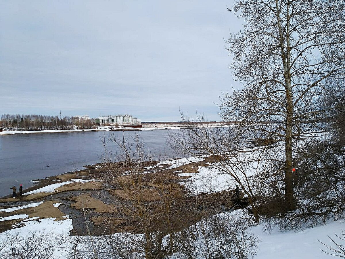 Весна, начало великой реки Волги.