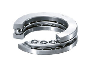 Подшипник шариковый упорный. Шариковый упорный подшипник по своей конструкции предназначен исключительно для работы при значительных осевых нагрузках, в случае присутствия радиальной нагрузки работоспособность подшипников сводится к нулю. При установке одинарных подшипников нагрузка может быть только односторонней, если же подшипники двойные, то осевая нагрузка может восприниматься в обоих направлениях. Сепараторы могут быть латунные, стальные, алюминиевые, и из стеклонаполненного полиамида. Еще могут быть в исполнении без сепаратора, благодаря чему увеличивается грузоподъёмность.