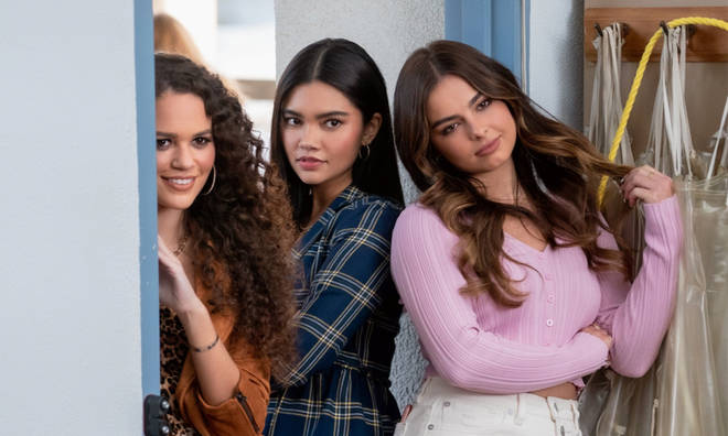 Три девчонки заключили пари. Та, что в розовом должна преобразить изгоя, сделав из него горячего парня