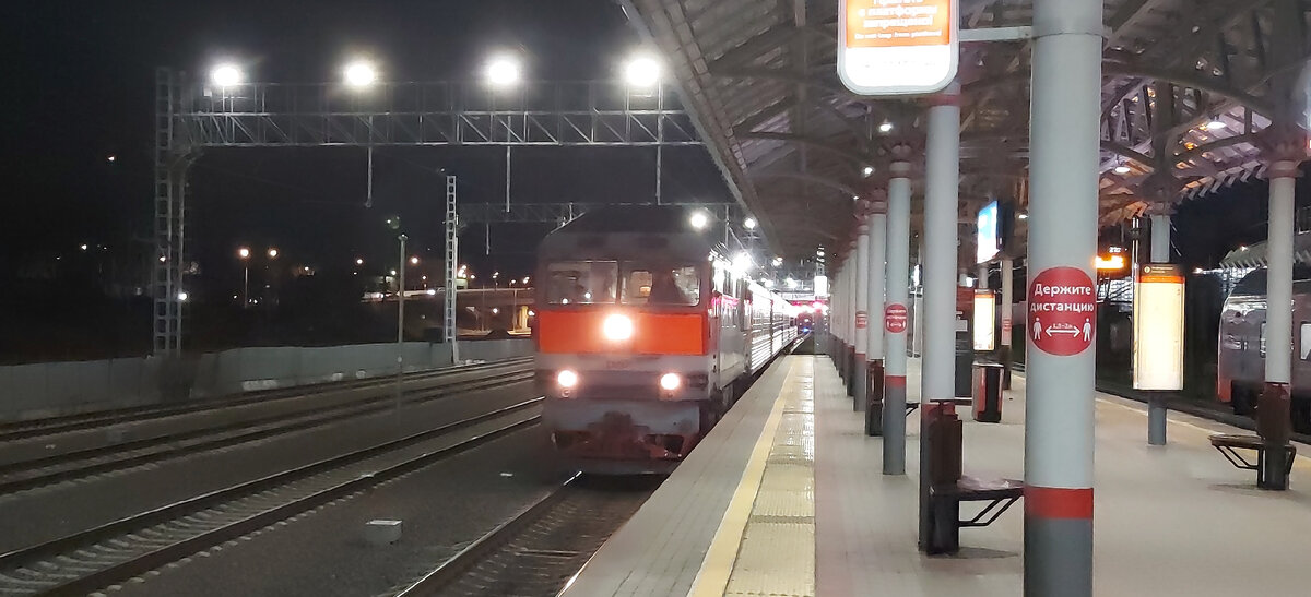 Тепловоз ТЭП70-0184 с пассажирским поездом 602Я Москва (Восточный вокзал) - Рыбинск-Пасс. Россия, Москва, станция Владыкино, Московское Центральное Кольцо, Московская железная дорога. 22.10.2021.