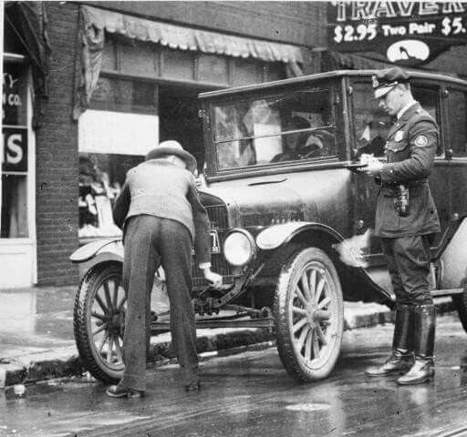 Ford model-t стал первым автомобилем в мире который выпускали на конвейере