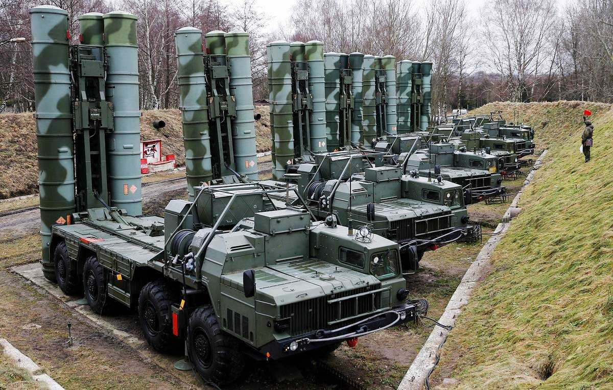 Российские зенитных ракетных комплексов (ЗРК) С-400 "Триумф". Фото из интернета.
