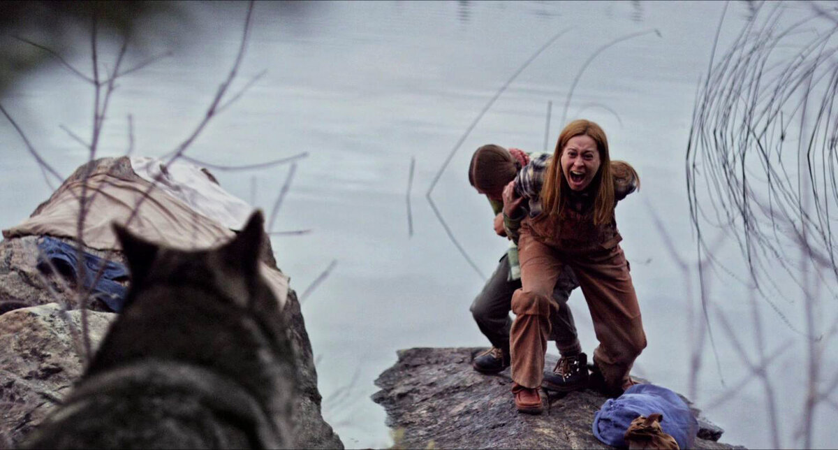 Мать в страхе за дочь - страшнее всякого волка (кадр из фильма «Серенький волчок»)