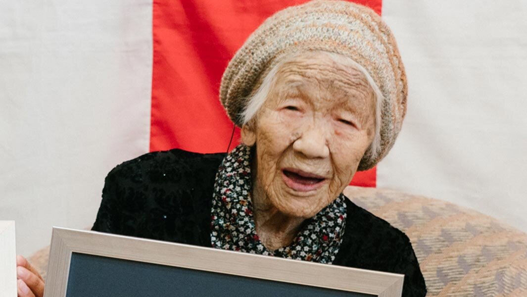 Фото источник peoples.ru. На фото Канэ Танака, 118 лет