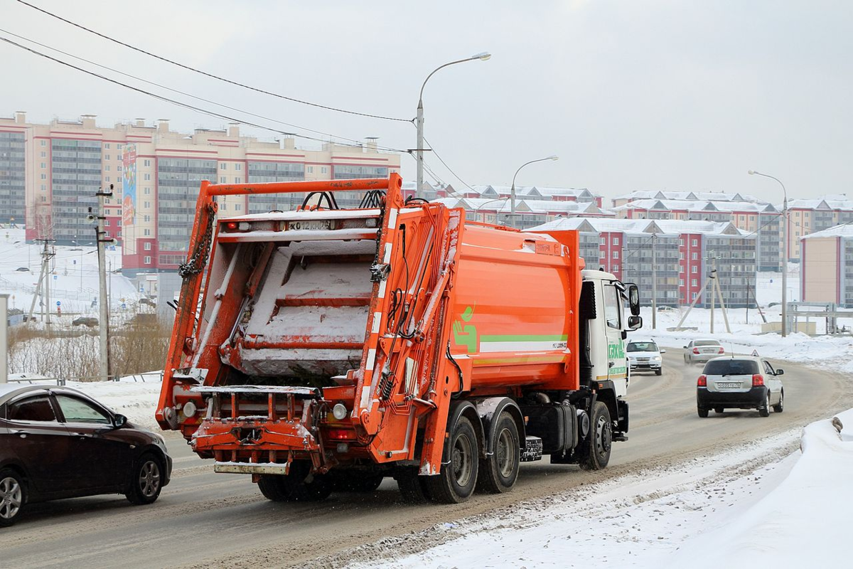 Работа на мусоровозе в москве. Мусоровоз МАЗ МКЗ 33009. КАМАЗ 6520 мусоровоз Меркатор. Мусоровоз МАЗ И мусоровоз КАМАЗ. Мусоровоз КАМАЗ зимой.