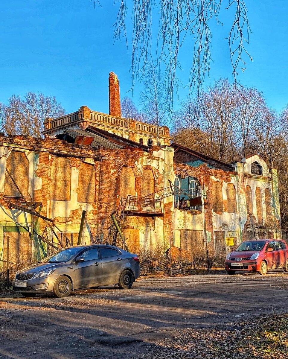 Разрушающаяся фабрика Первушина